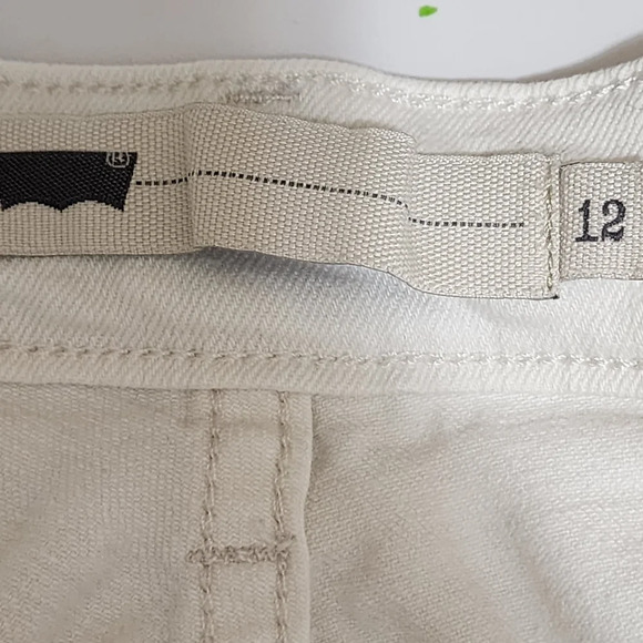 Levi's Capri Jeans Women's 12 White Cuffed Light Wash - Picture 8 of 8